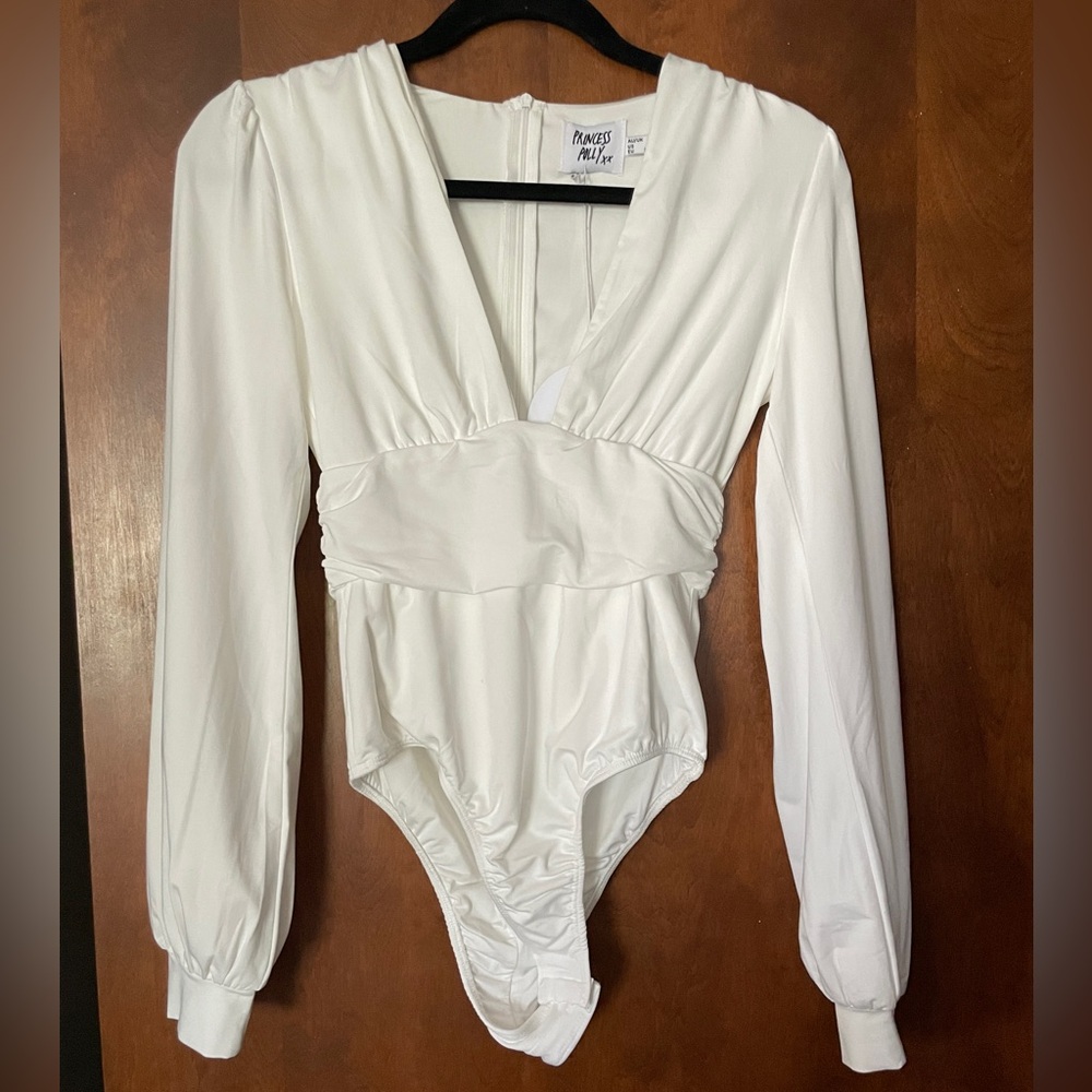 Princess Polly White Bridal Long sleeve Bodysuit Deep V neck rouged waist Size 4